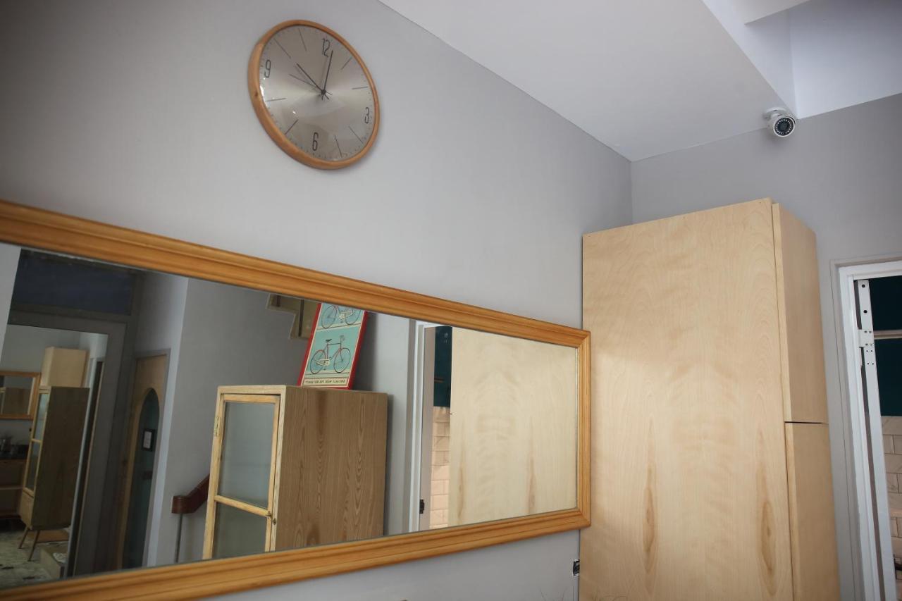 Spring Guest House Тайнан Екстериор снимка